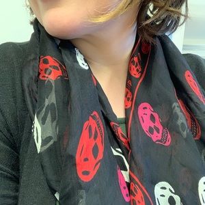 Alexander Mc Queen Skull Scarf